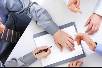 欠款诉讼是否非得聘请律师？